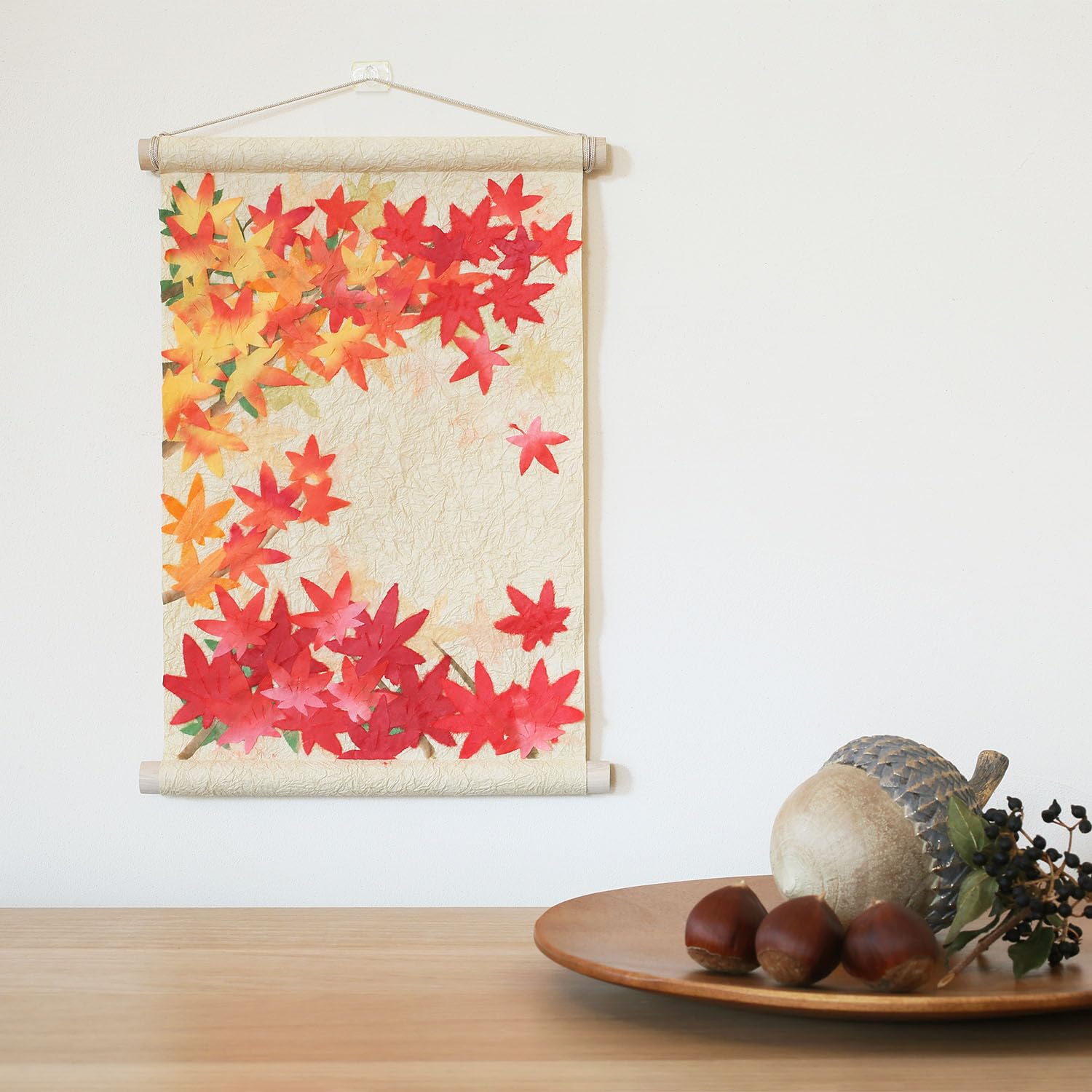Amazon.co.jp: めでたや 季題 掛け軸 紅葉 日本製 手作り 和紙 切り絵